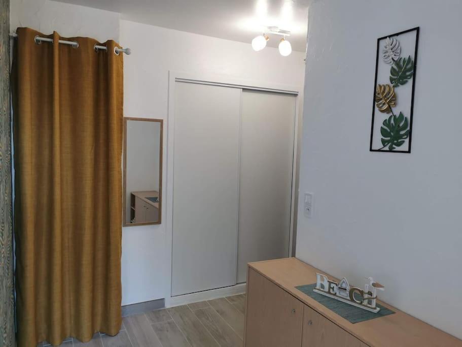 Appartement Acces Direct A La Plage Bernieres-sur-Mer Luaran gambar