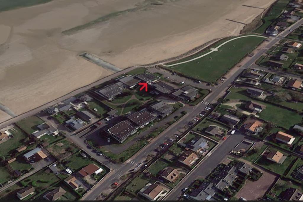 Appartement Acces Direct A La Plage Bernieres-sur-Mer Luaran gambar