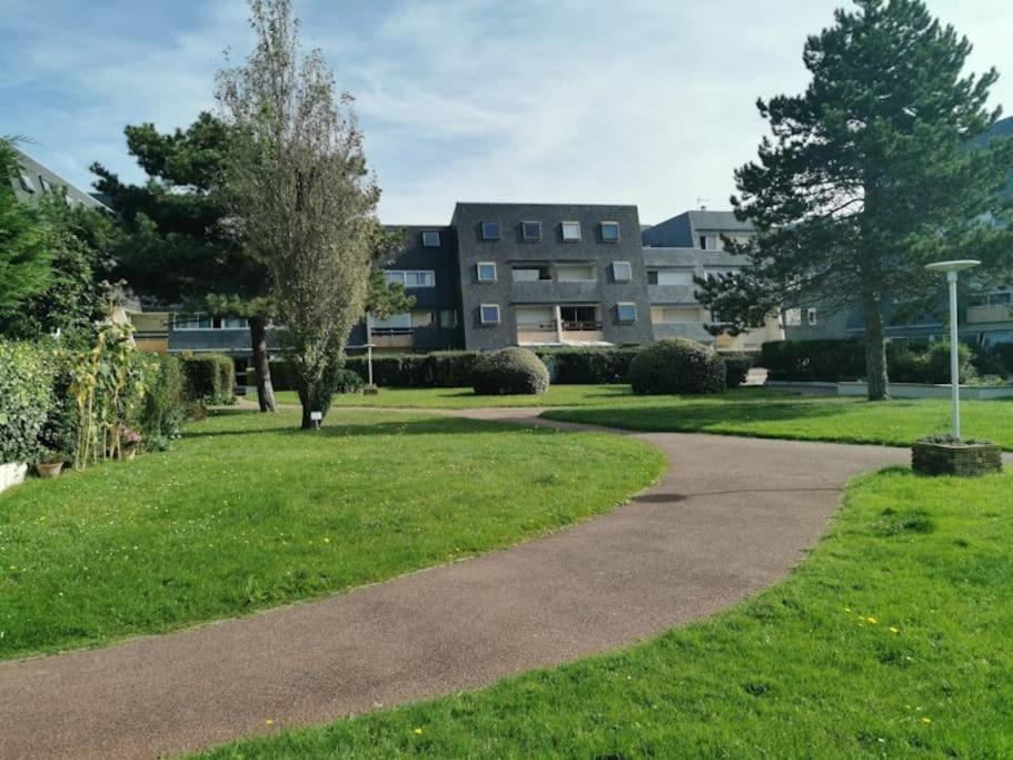 Appartement Acces Direct A La Plage Bernieres-sur-Mer Luaran gambar